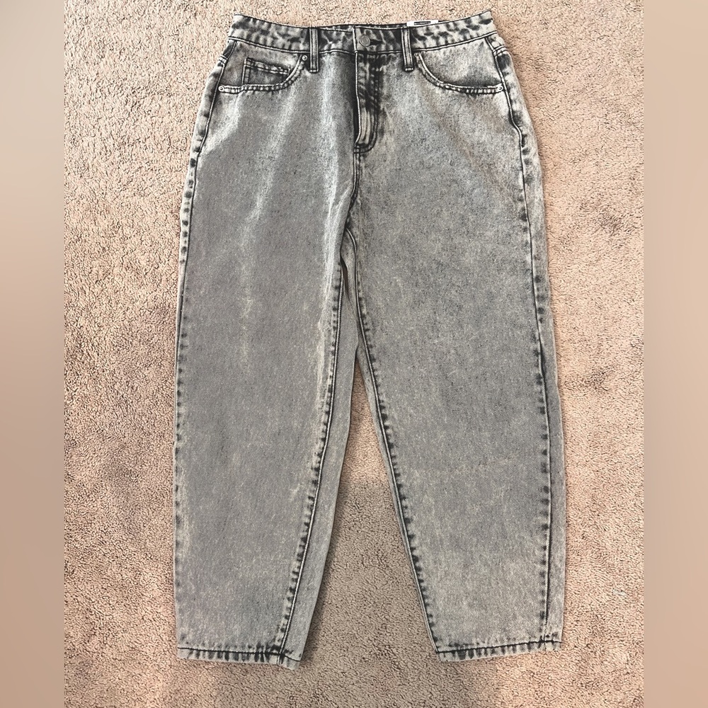 NWT Time & Tru 90’s Gray Acid Wash-ish High Rise Mom Jeans. Size 10